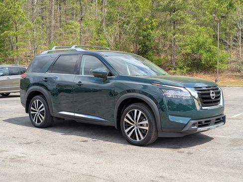 Used 2024 Nissan Pathfinder Platinum w/ Cargo Package image 11