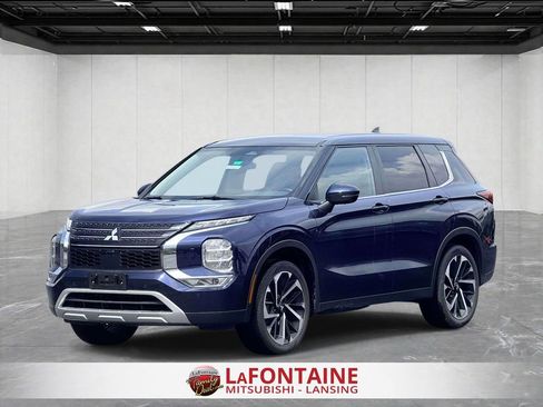 Used 2024 Mitsubishi Outlander SE AWD/4WD image 1