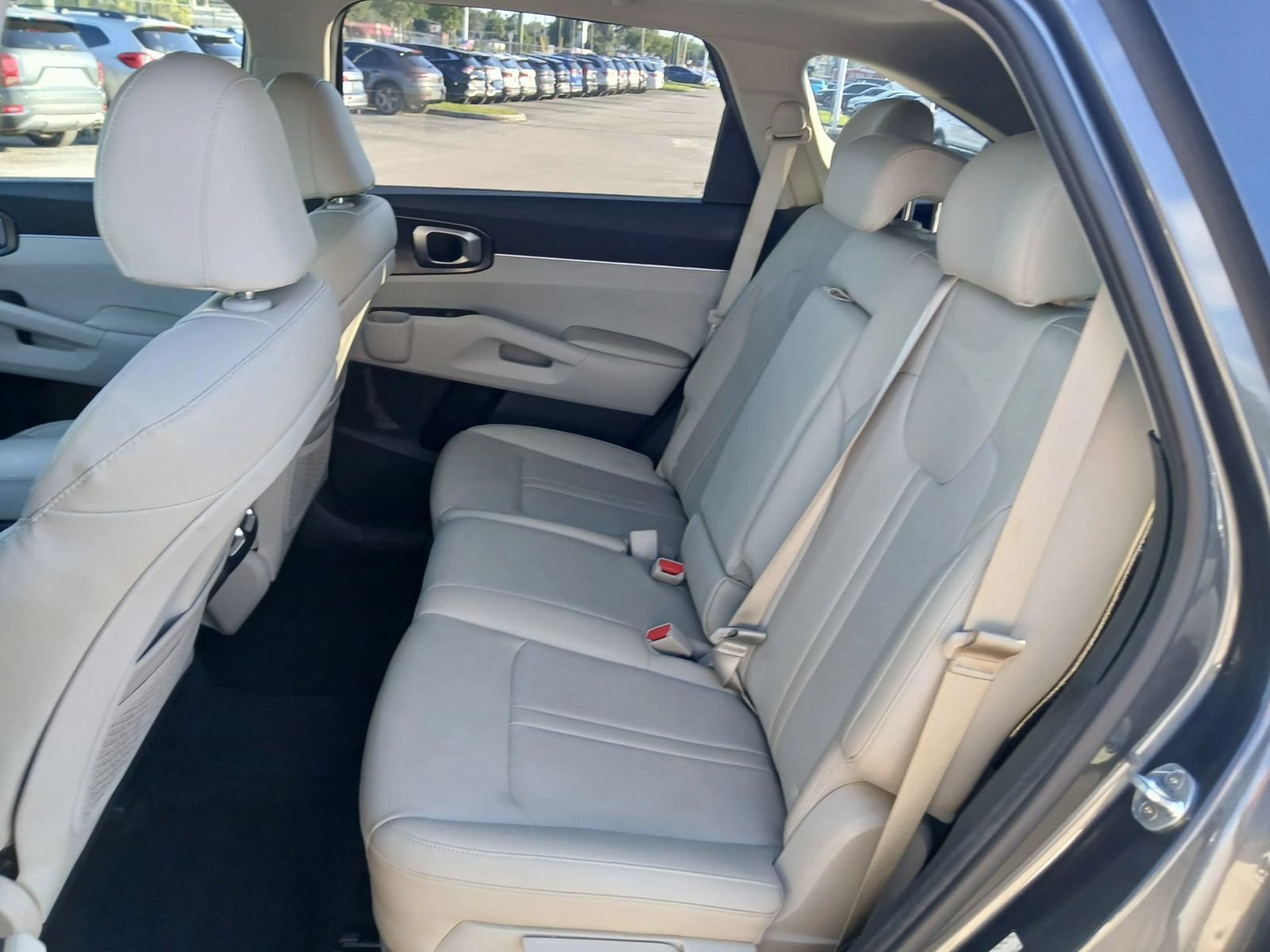 Used 2021 Kia Sorento S w/ Panoramic Sunroof Package FWD image 11