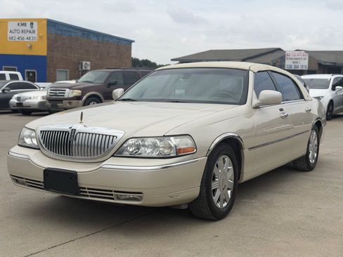 Used 2003 Lincoln Town Car Cartier RWD image 3