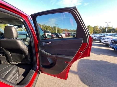 New 2025 Ford Escape SE w/ PHEV Premium Package image 30