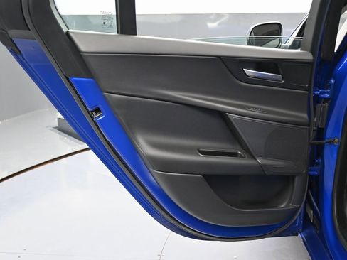 Used 2017 Jaguar XE Premium image 44