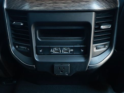 Used 2019 RAM 1500 Laramie AWD/4WD image 33