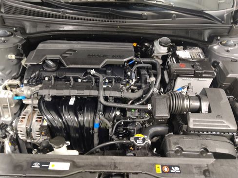 Used 2025 Hyundai Elantra SE FWD image 30