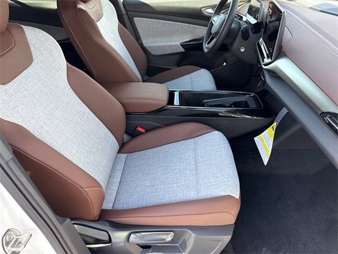 New 2025 Volkswagen ID.4 Pro image 18