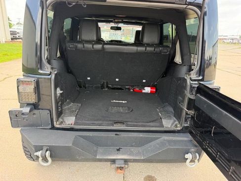 Used 2015 Jeep Wrangler Unlimited Sahara AWD/4WD image 5