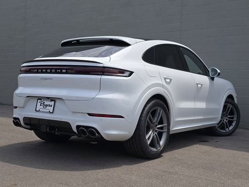 New 2025 Porsche Cayenne Coupe image 9