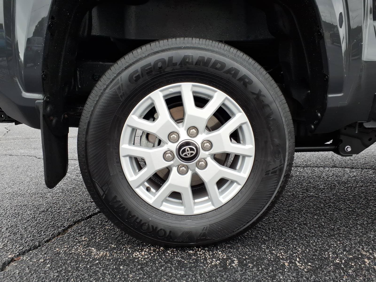 Used 2025 Toyota Tacoma SR5 AWD/4WD image 11
