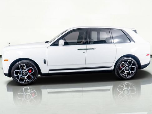 Used 2023 Rolls-Royce Cullinan Black Badge image 15