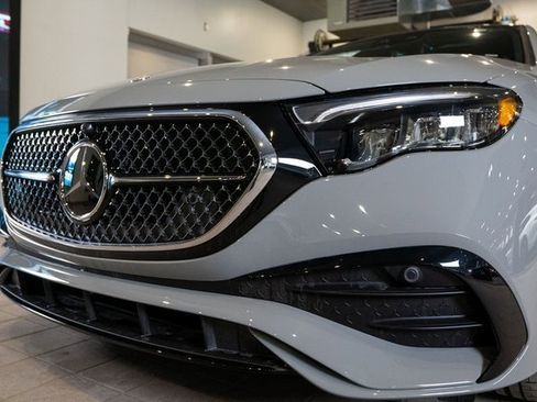 New 2026 Mercedes-Benz E 350 4MATIC Sedan image 9