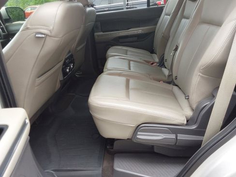 Used 2019 Ford Expedition XLT w/ Equipment Group 202A AWD/4WD image 27