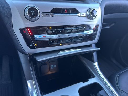 Used 2022 Ford Explorer XLT w/ Equipment Group 202A image 39