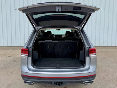 Used 2025 Volkswagen Atlas SE AWD/4WD image 17
