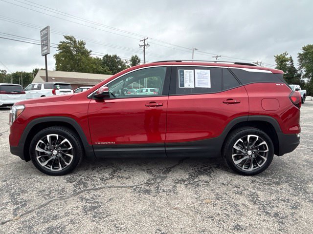 Certified 2022 GMC Terrain SLT AWD/4WD image 2