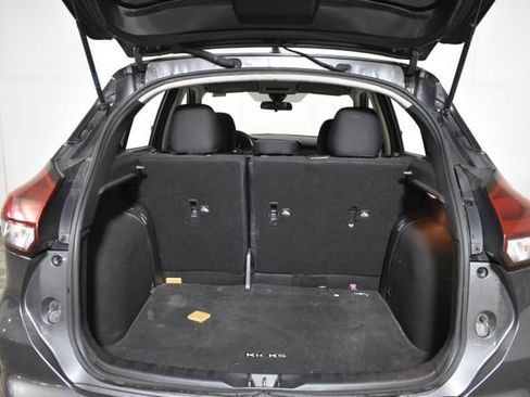 Used 2022 Nissan Kicks SV FWD image 27