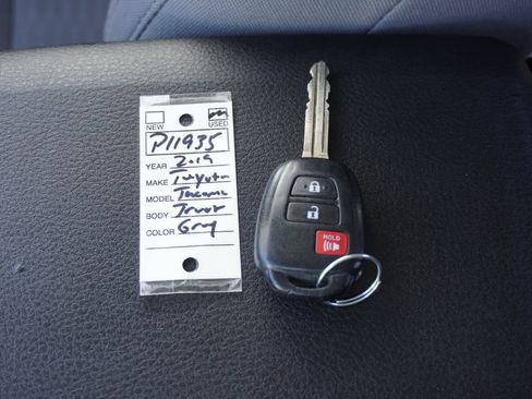 Used 2019 Toyota Tacoma SR5 w/ SR5 Appearance Package (SM) AWD/4WD image 29