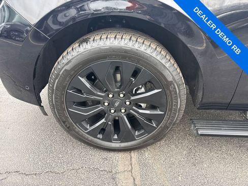 Used 2025 Ford Expedition Platinum w/ Stealth Appearance Package image 22