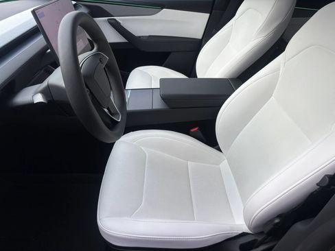 Used 2026 Tesla Model Y 2WD image 10