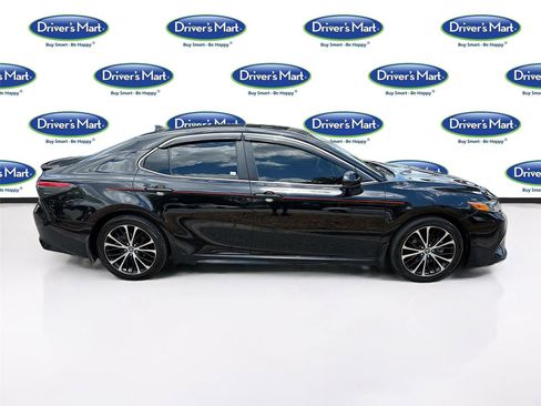 Used 2020 Toyota Camry SE FWD image 8