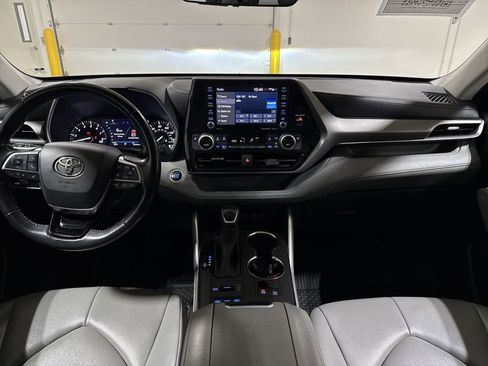Used 2021 Toyota Highlander XLE image 10