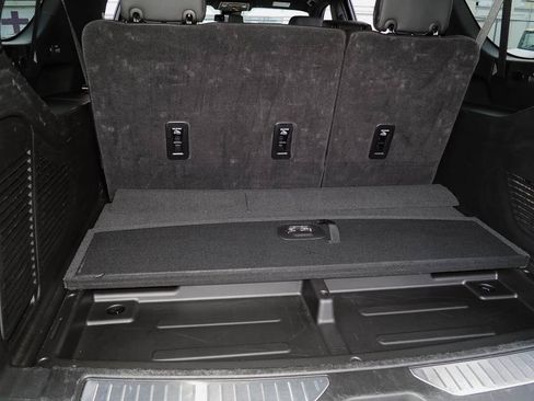 Used 2025 GMC Yukon XL Denali image 10