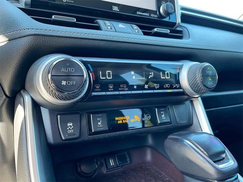 Used 2020 Toyota RAV4 Limited image 16