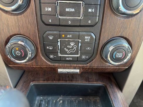 Used 2014 Ford F150 Lariat w/ Lariat Chrome Package image 27