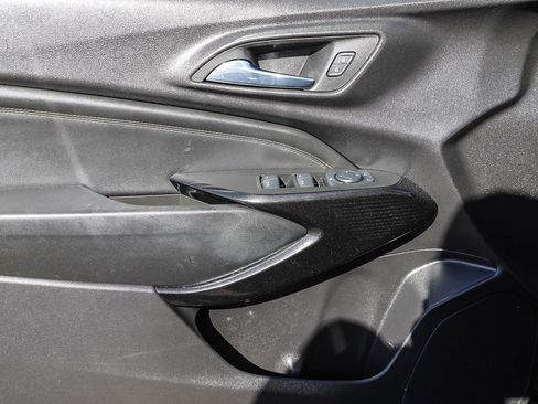 Used 2024 Chevrolet Trax LT w/ Sunroof Package image 21