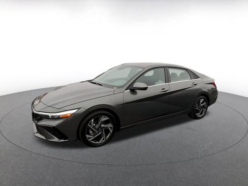 Used 2025 Hyundai Elantra SEL image 8