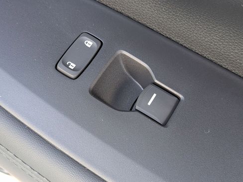 New 2026 Honda HR-V LX image 32