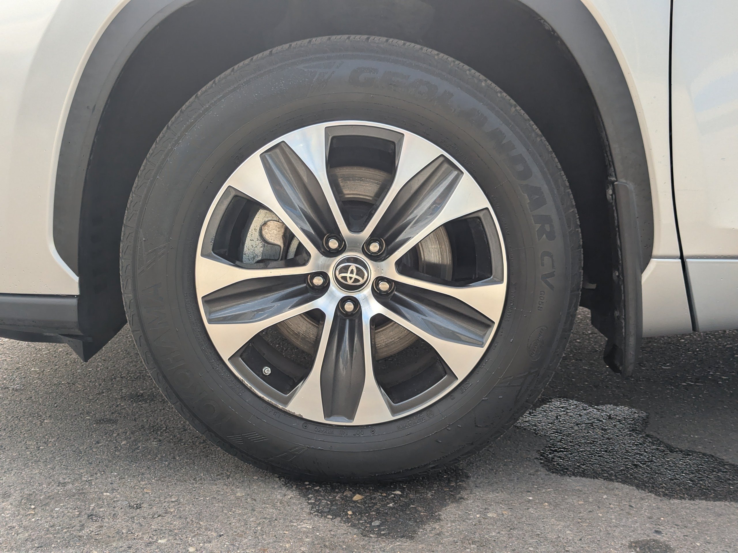 Used 2021 Toyota Highlander XLE AWD/4WD image 49