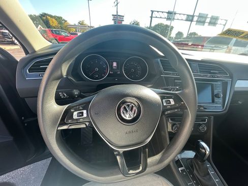 Used 2021 Volkswagen Tiguan S image 8