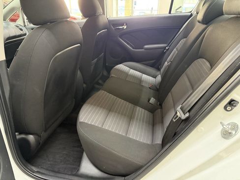 Used 2017 Kia Forte S image 12