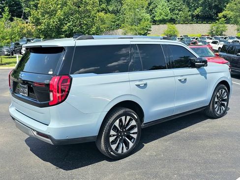 Used 2025 Ford Expedition Platinum w/ Driver's Package AWD/4WD image 9