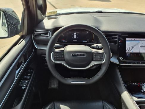 Used 2025 Jeep Wagoneer 2WD w/ Premium Group I image 15