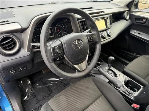 Used 2018 Toyota RAV4 LE image 12