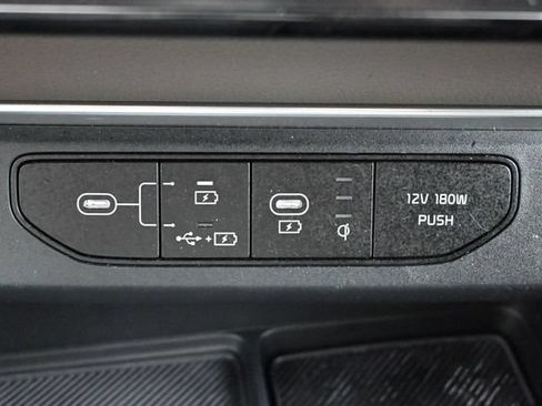 Used 2025 Kia Carnival EX FWD image 14