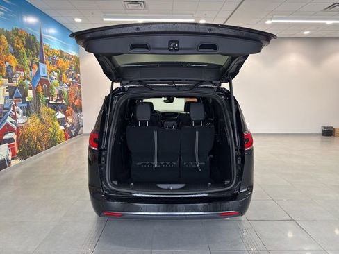 New 2026 Chrysler Pacifica Select w/ S Appearance Package image 41