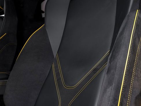 Used 2025 Lamborghini Revuelto image 20