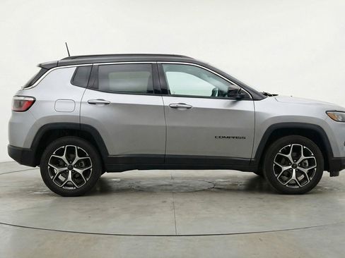 Used 2025 Jeep Compass Limited AWD/4WD image 11