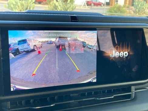 Used 2025 Jeep Wrangler Unlimited Rubicon w/ Convenience Group image 19