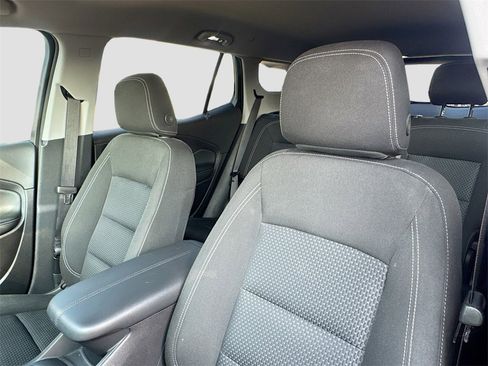 Used 2024 GMC Terrain SLE w/ Driver Convenience Package image 12