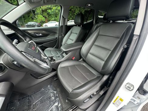 Used 2024 GMC Terrain SLT image 37