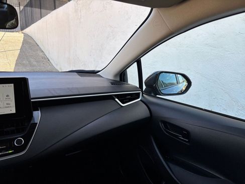 Used 2025 Toyota Corolla LE image 33