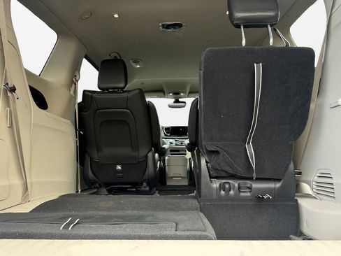 Certified 2023 Chrysler Pacifica Touring-L w/ Uconnect Theater Family Group image 18