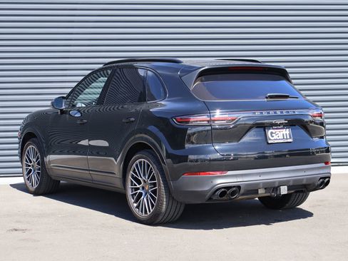 Certified 2023 Porsche Cayenne Platinum Edition AWD/4WD image 3