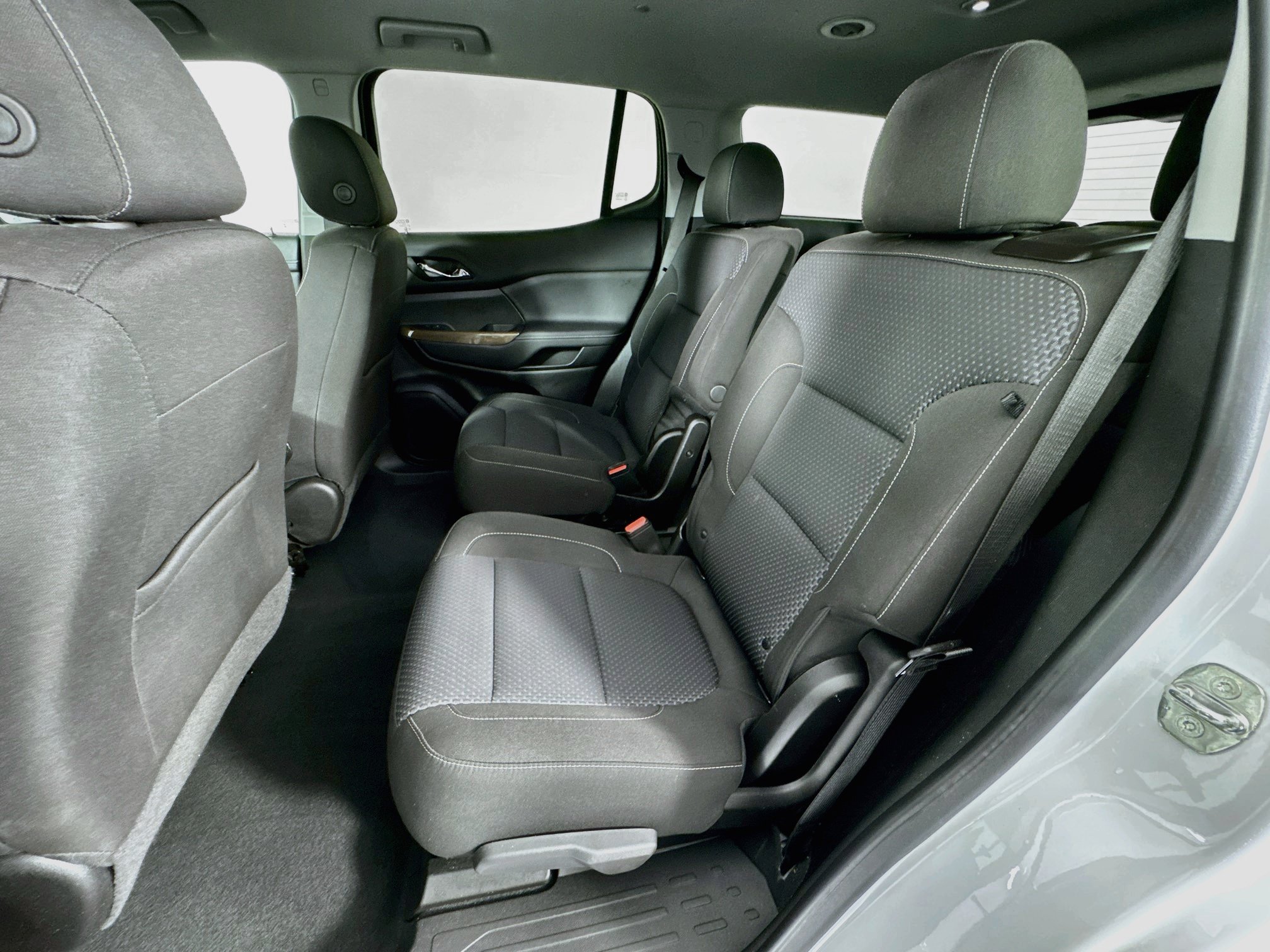 Used 2023 GMC Acadia SLE w/ Driver Convenience Package FWD image 23