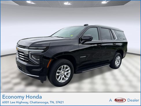 Used 2025 Chevrolet Tahoe LT RWD image 1