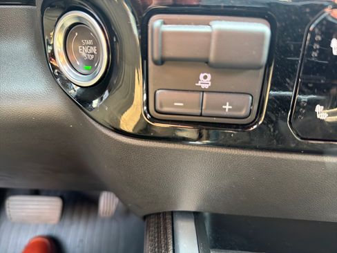 Used 2025 Chevrolet Silverado 1500 LT Trail Boss w/ LT Trail Boss Premium Package AWD/4WD image 18