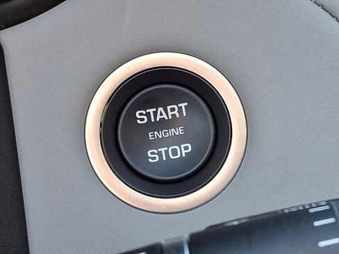 Used 2025 Land Rover Range Rover Velar S image 27